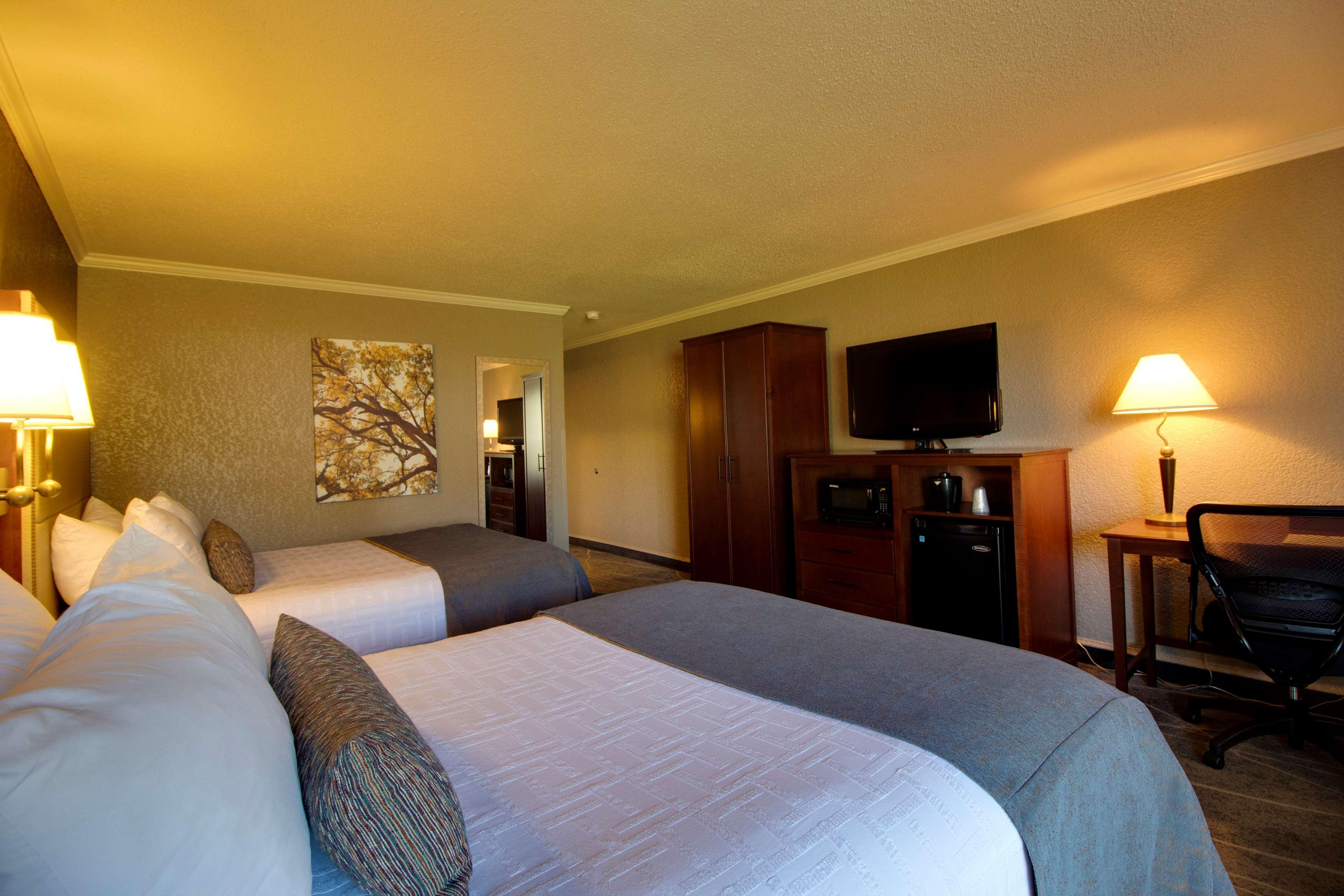 เบสต์ เวสเทิร์น ฮาร์เบอร์ พอยต์ เลคฟรอนต์ Hotel เซนต์อิกเนซ ภายนอก รูปภาพ