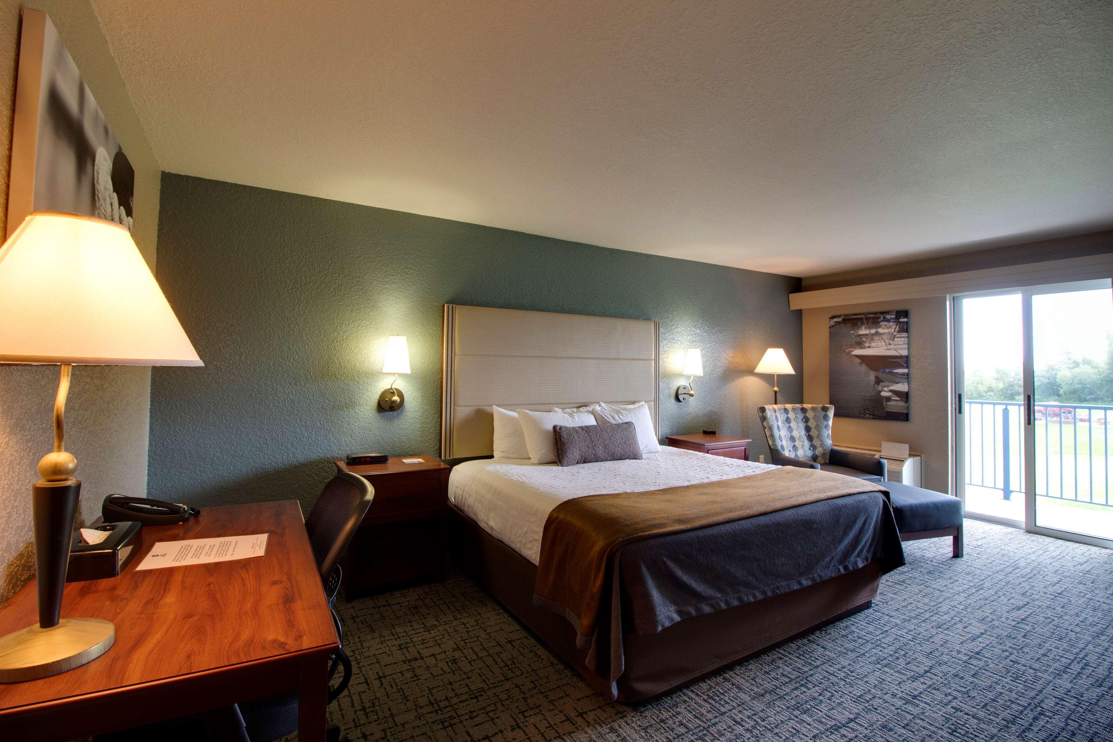 เบสต์ เวสเทิร์น ฮาร์เบอร์ พอยต์ เลคฟรอนต์ Hotel เซนต์อิกเนซ ภายนอก รูปภาพ
