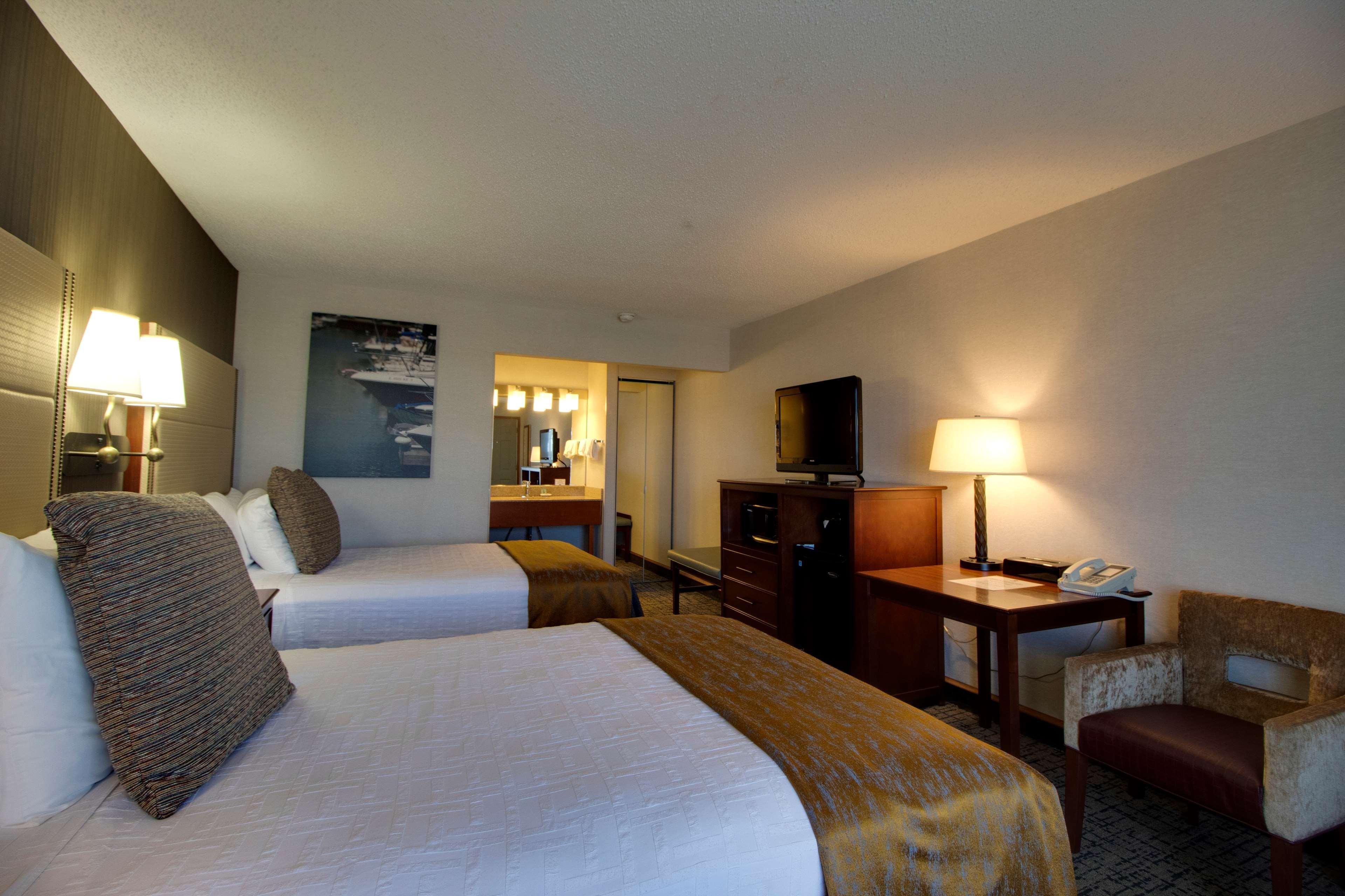 เบสต์ เวสเทิร์น ฮาร์เบอร์ พอยต์ เลคฟรอนต์ Hotel เซนต์อิกเนซ ภายนอก รูปภาพ